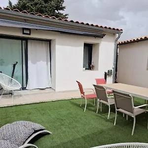 Hébergement de vacances Rognac Centre Au Calme Maison Entiere 5 Couchages Et Jardin, Rognac